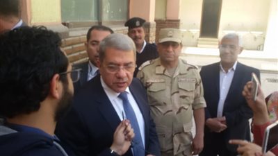 وزير المالية يدلي بصوته في انتخابات الرئاسة بالعجوزة (فيديو)