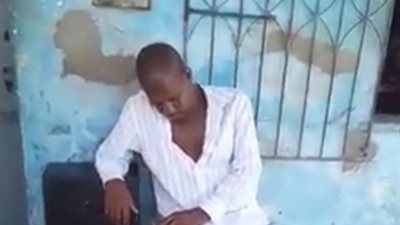 بالفيديو.. رد فعل رجل نائم نفذ أصدقاؤه به مقلبا مرعبا