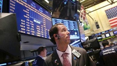 الأسهم الأمريكية تفتح منخفضة لمخاوف بشأن آيفون