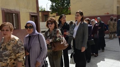وزيرة التخطيط وقيادات الوزارة يدلون بأصواتهم أول أيام الانتخابات