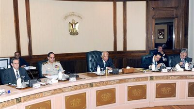 مجلس الوزراء يدعو المواطنين إلى عدم الالتفات للأخبار المغلوطة حول المواد التموينية