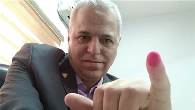 رئيس نادي الإنتاج الحربي يدلي بصوته بسراى القبة