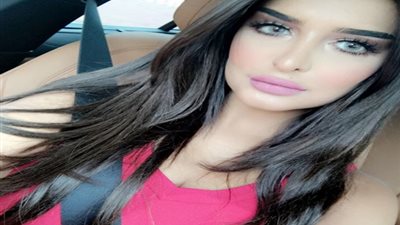 بالصور.. سعودية تخطف الأنظار بإطلالاتها الساحرة