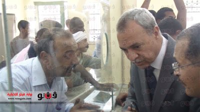 بالصور.. محافظ قنا يفتتح مكتب بريد بـ