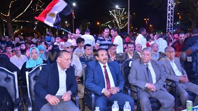 بالصور.. محافظ الإسماعيلية يشهد احتفالات «30 يونيو» على المسرح المكشوف
