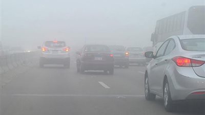 «المرور» تحذر قائدي السيارات من السرعة الزائدة بسبب سقوط الأمطار