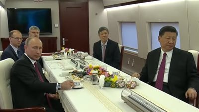 بوتين يستقل قطارا خلال زيارته للصين (فيديو)