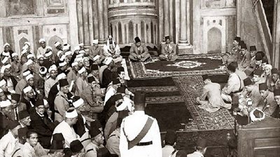 الملك في صلاة الجمعة اليتيمة بالسيدة زينب