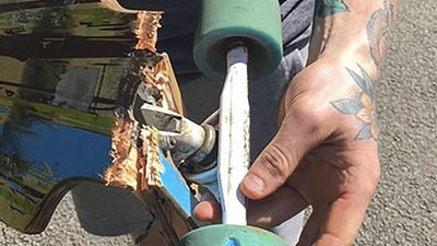 بالفيديو والصور.. سقوط مروع لـ«متزلج» بسبب مطب صناعي