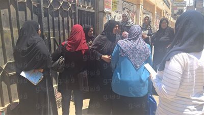 بالصور.. أولياء أمور طلاب «أم المؤمنين» يعترضون على تشديد الرقابة