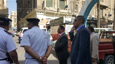 بالصور.. مدير أمن الإسكندرية يقود حملة لإزالة إشغالات الباعة الجائلين