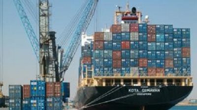 تعرض أكبر حاملة حاويات فى العالم للغرق بميناء شرق بورسعيد