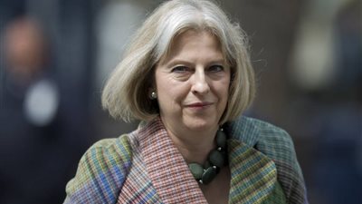 رئيسة وزراء بريطانيا تنجو من تصويت لسحب الثقة في مجلس العموم