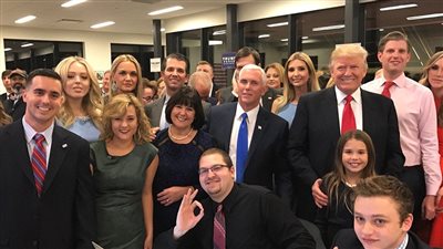 بالصور.. عائلة ترامب تتحد لدعمه في أهم لحظات حياته