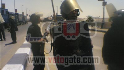 الأمن يمنع مرور 