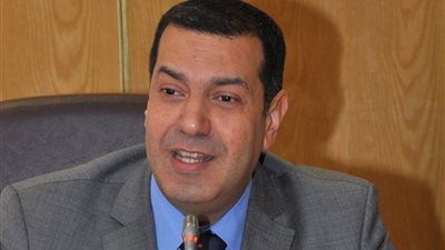 محافظ أسيوط يطالب المواطنين بعدم سداد أي رسوم إضافية لتجار التموين