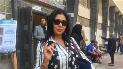 رانيا يوسف تدلي بصوتها في الانتخابات الرئاسية (صور)