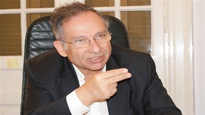 ممدوح حمزة يقدم حلول سريعة لعدم تفاقم أزمة عقار الأزاريطة المائل