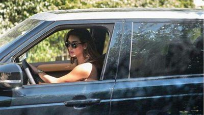 ياسمين صبري تشعل مواقع التواصل الاجتماعي بسيارتها الجديدة