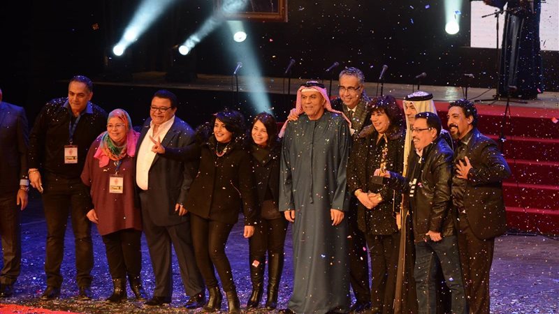 مسرحية الطوق والأسورة