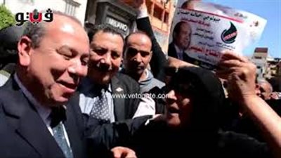 مسنة لمحافظ دمياط: ربنا يعلي مراتبك أنت والسيسي (فيديو)