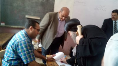 الأنبا يؤانس يدلي بصوته في انتخابات الرئاسة بأسيوط (فيديو)