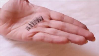 بالفيديو.. أفضل طريقة لتنظيف الرموش الصناعية لإعادة استخدامها