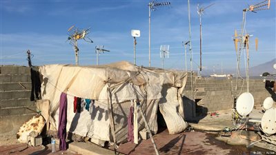 فوق تل منعزل.. مغربية في إسبانيا تقاسي بحثا عن حياة كريمة