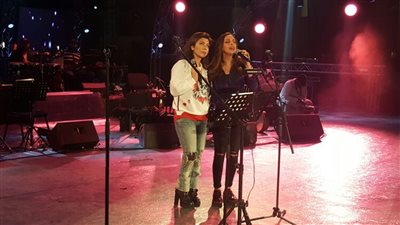 بالصور.. «بروفات» أنغام وأصالة على مسرح «المجاز» بالشارقة