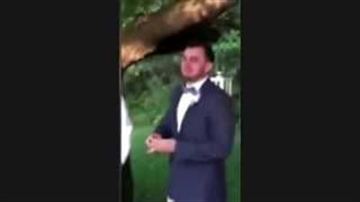 بالفيديو والصور.. شاهد ماذا فعل شاب بعد رؤية عروسه بالفستان الأبيض