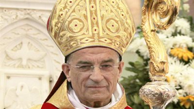 البطريرك الماروني يتهم السياسيين اللبنانيين بالتعدي على الشعب بتأخير الحكومة