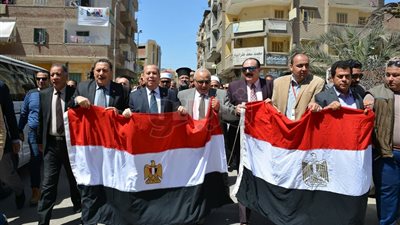 محافظ دمياط يقود مسيرة شبابية للحشد للانتخابات (صور)