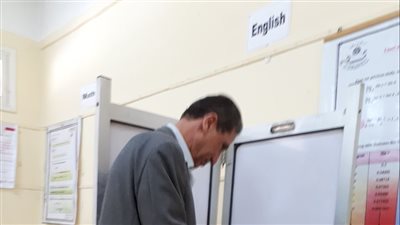 بطل عملية «خلف خطوط العدو» يدلي بصوته في الانتخابات الرئاسية