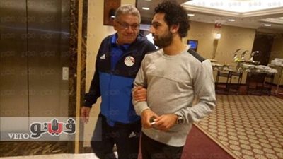 محمد صلاح ينضم لمعسكر المنتخب بعد تلقيه عزاء والد زوجته