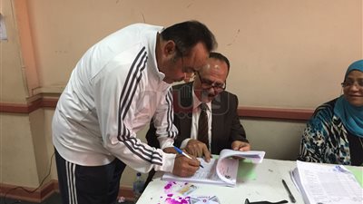 طارق يحيى يدلي بصوته في الانتخابات الرئاسية بالبحوث (فيديو)