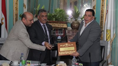 أمين «عين شمس»: فلسفة العمل بالجامعة قائمة على الإبداع والابتكار