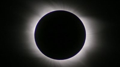 12 معلومة عن خسوف القمر الإثنين المقبل