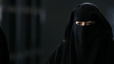 منتقبة تصطاد «الدواعش» بسلاح كاتم للصوت في العراق