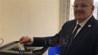 رئيس جامعة القاهرة في لجنة الانتخابات: التصويت واجب وطني (صور)