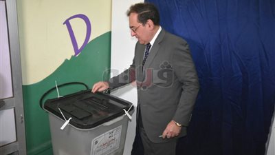 وزير البترول يدلي بصوته في الانتخابات الرئاسية (صور)
