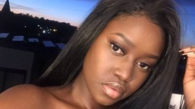 طالبة تقابل شابا صدفة على قطار فيتعقبها عبر مواقع التواصل (صور)