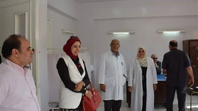 بالصور.. مدير التأمين الصحي يفتتح عيادة جديدة بقطور في الغربية
