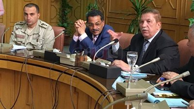 محافظ الإسماعيلية يطالب المسئولين بالتواجد في الشارع