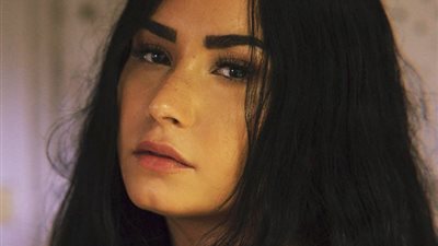 ديمي لوفاتو تمتنع عن تحدي الـ 10 سنوات وتفضل «عيش اللحظة»