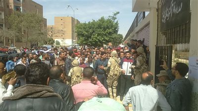 رقص وتفاعل الناخبين مع الأغاني الوطنية أمام لجان إمبابة (فيديو)