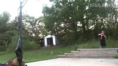 بالفيديو.. كرة السلة تضع عشاقها في مواقف محرجة