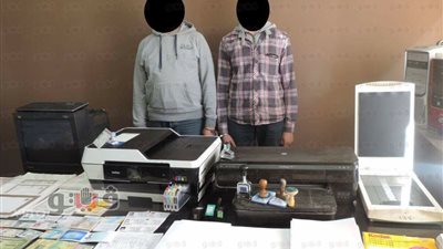 بالصور.. القبض على ضابط بالمعاش بحوزته أختام مزورة بالإسماعيلية