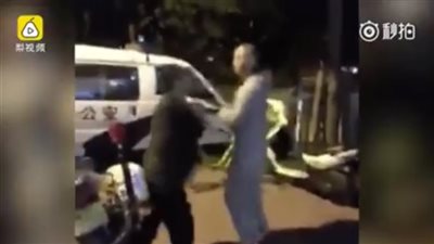 بالفيديو.. صينيون يكتشفون طريقة جديدة للشجار بدلا من الضرب