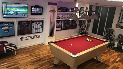 بالصور.. الرجال البريطانيون يتنافسون للفوز بأفضل غرفة ألعاب