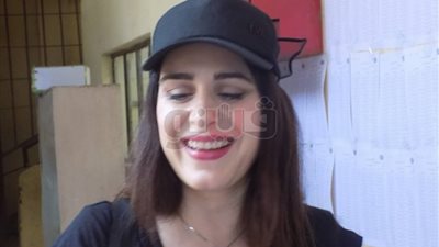 ميرنا وليد تدلي بصوتها بمدرسة الجمهورية في المعادي (صور)